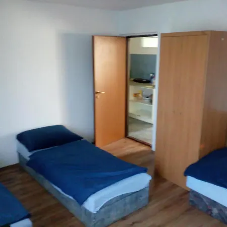 Prenajom Izieb V Rodinnom Dome Privat bolig